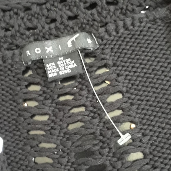 ROXIE B...NWOT... CROP SWEATER..MEDIUM - Picture 3 of 6